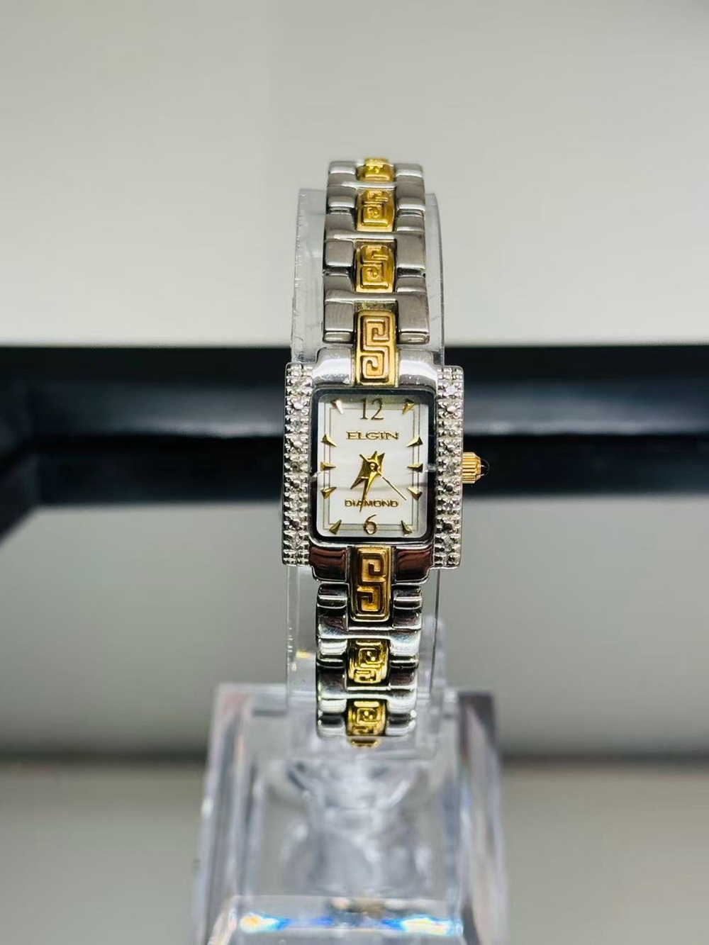 Vintage ELGIN Women’s Two-Tone Quartz 17mm Watch Crystal Bezel New Battery Runs